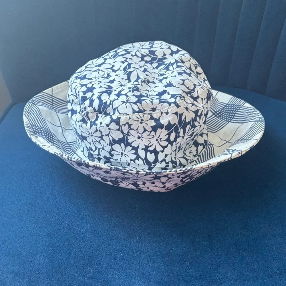 Vintage Burberry Navy and White Floral Pattern Bucket Hat - Picture 4 of 5
